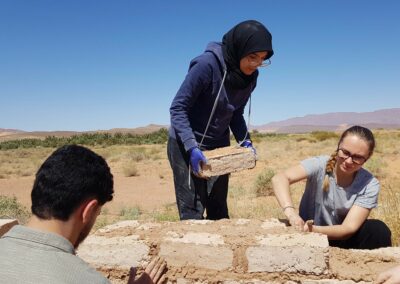 Lille, Figuig et Oujda : De l’atelier au terrain, expérimentations autour de la terre crue